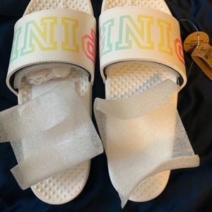 Womens’ Pink Slides